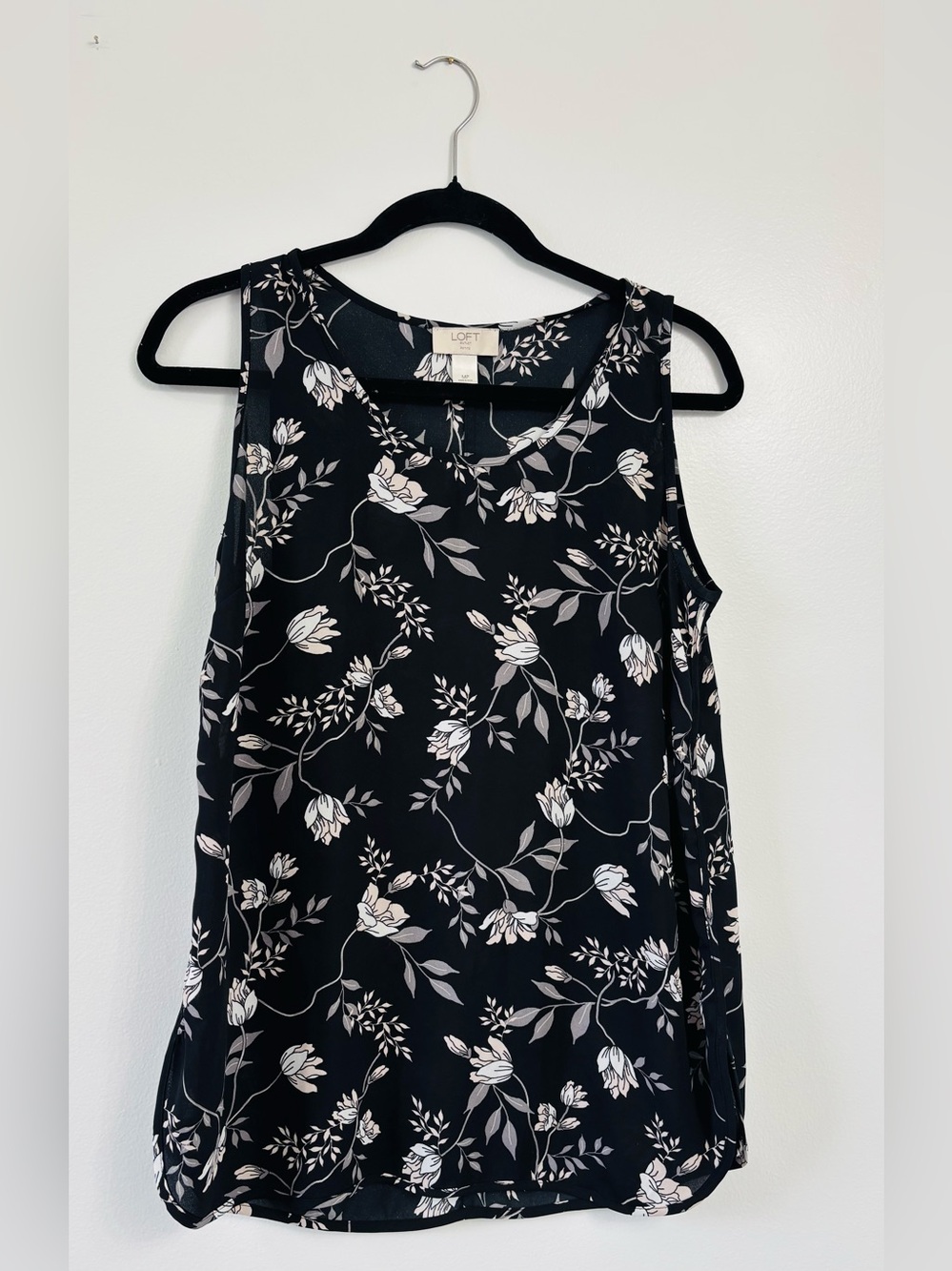 LOFT Black Floral Scoop Neck Sleeveless Camisole, Petite Medium